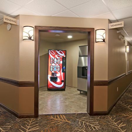 The Watford Hotel Watford City Ngoại thất bức ảnh