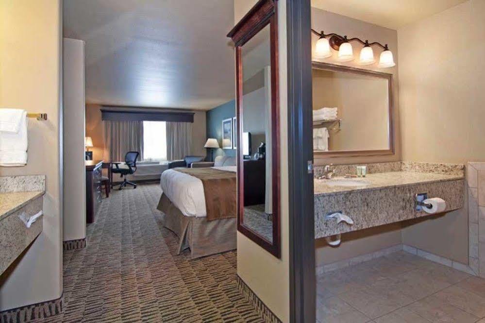 The Watford Hotel Watford City Ngoại thất bức ảnh