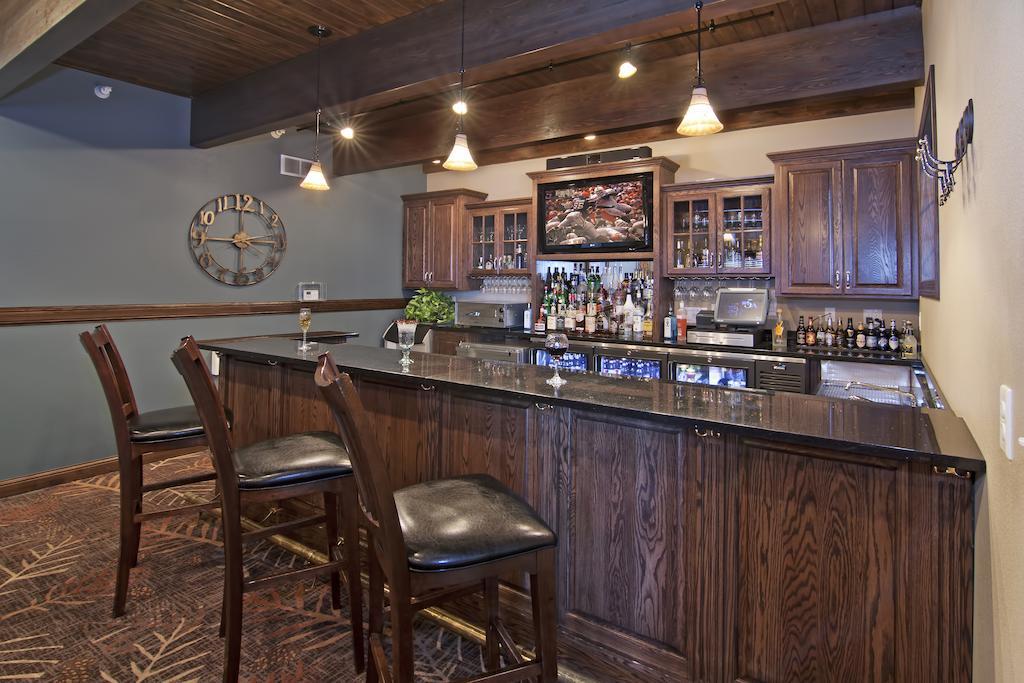 The Watford Hotel Watford City Ngoại thất bức ảnh