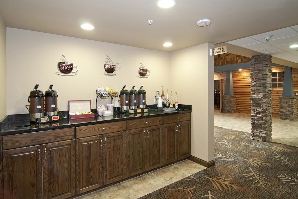 The Watford Hotel Watford City Ngoại thất bức ảnh